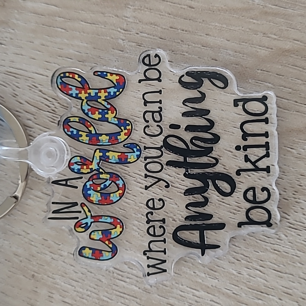 🥳2/$20 or 3/$25 In a World You Can Be Anything Be Kind Keychains Total of 8